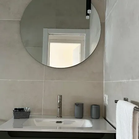 Casa Leonardo, Nuovo Vicino Porta Camollia